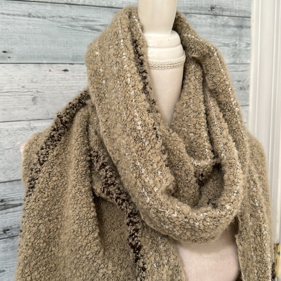 DON’T ASK WHY FRINGED SCARF - Picture 5 of 6